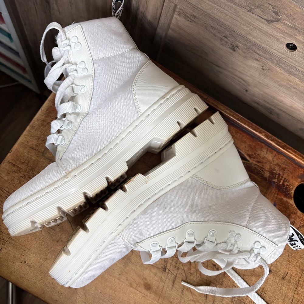Dr. Martens White High-Top Boots Women's sz 8 preworn see pix for blemishes - Picture 3 of 15